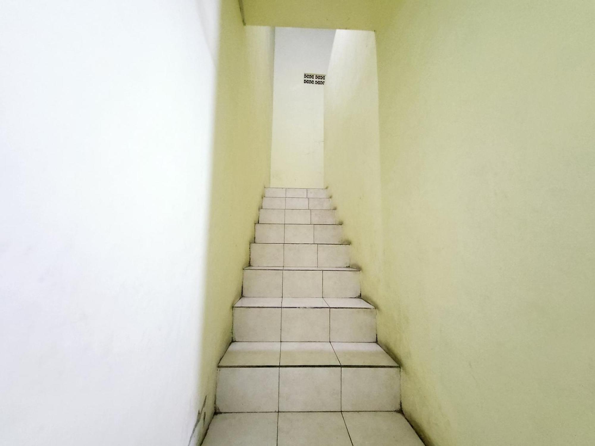 Oyo 2401 Ardini Residence Bojongsoang Экстерьер фото